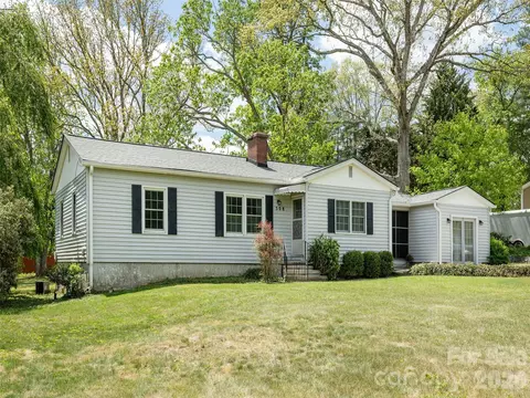 508 Higate Rd, Hendersonville, NC 28791