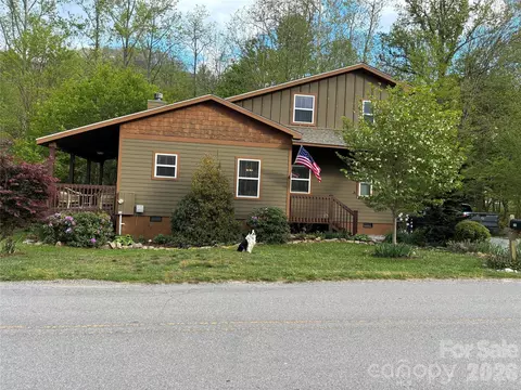 299 Campbell Creek Rd, Maggie Valley, NC 28751