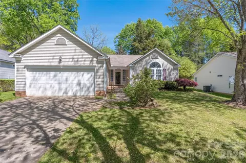 9713 Veronica Dr, Charlotte, NC 28215