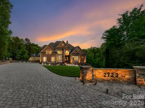 2723 Providence Pine Ln, Charlotte, NC 28270