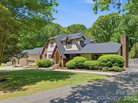2637 Rolling Hills Dr, Monroe, NC 28110