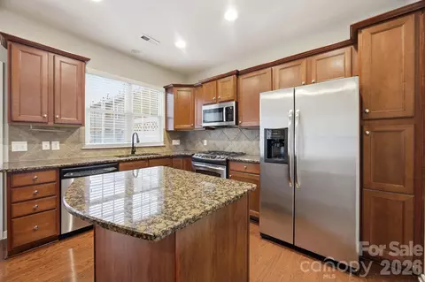 Kitchen - 645 Sixth Baxter Xing, Fort Mill, SC 29708 photo 1 of 2