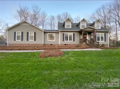569 Westwood Dr, Kannapolis, NC 28081