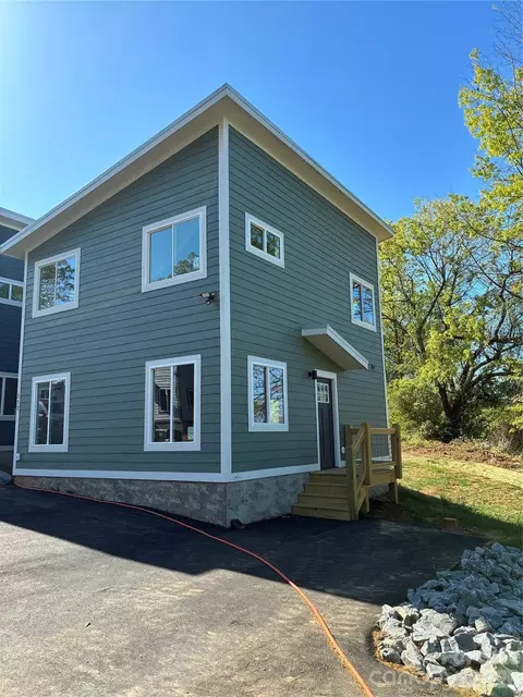 112 Lager Ln, Asheville, NC 28806