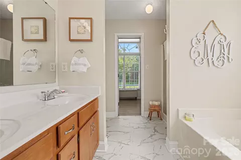 Bath - 309 Foxcress Dr, Salisbury, NC 28147 photo 2 of 3