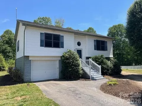 2381 Boardwalk Ct, Lenoir, NC 28645