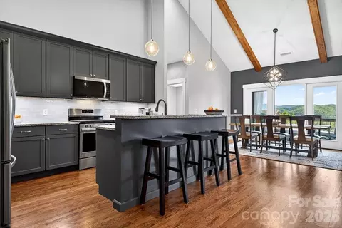 70 Copper Creek Ln, Hendersonville, NC 28739