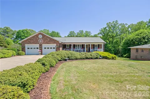 105 Rock Creek Dr, Lincolnton, NC 28092