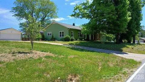 300 Woodlawn Dr, Connelly Springs, NC 28612