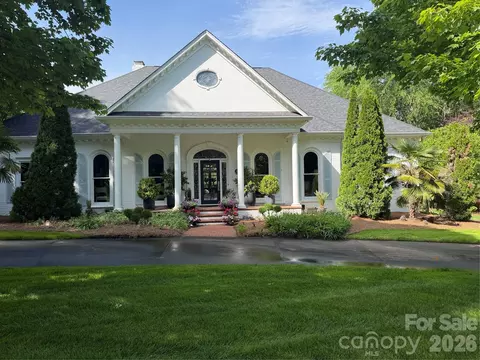 3747 Moorland Dr, Charlotte, NC 28226
