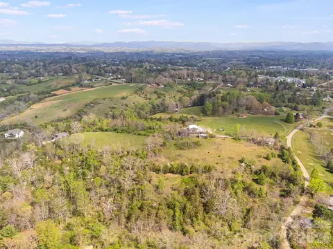 47 Gill Branch Rd, Weaverville, NC 28787