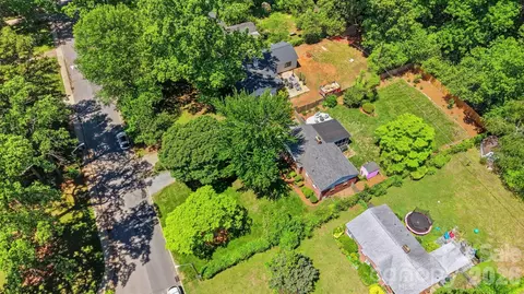 2431 Arnold Dr, Charlotte, NC 28205