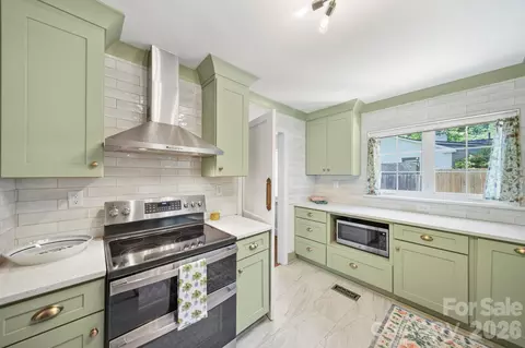 2431 Arnold Dr, Charlotte, NC 28205