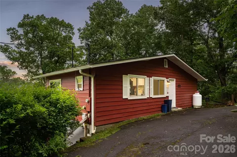8 N Delano Rd, Asheville, NC 28805