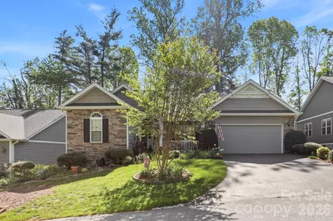 45 Shaws Creek Farm Rd, Hendersonville, NC 28739