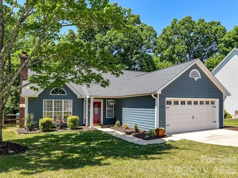 4131 Huntmeadow Dr, Charlotte, NC 28269