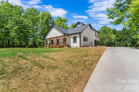 438 Plantation Dr, Marion, NC 28752