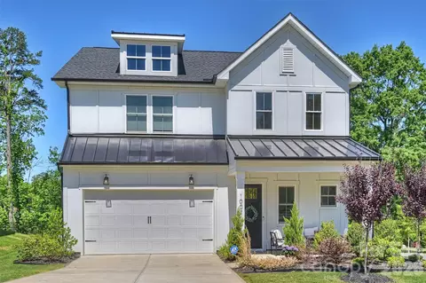 1002 Parkes St, Matthews, NC 28105