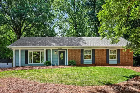 7022 Ludwig Dr, Charlotte, NC 28215