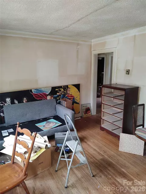 1400 Roslyn Dr, Burlington, NC 27215