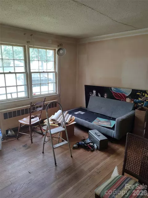 Living - 1400 Roslyn Dr, Burlington, NC 27215 photo 2 of 2