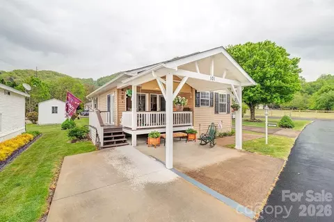 101 Strollers Ln, Waynesville, NC 28785