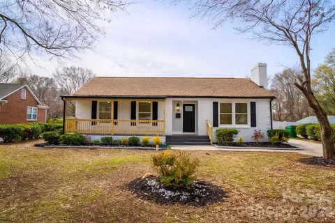 1033 Tracy Dr, Charlotte, NC 28217