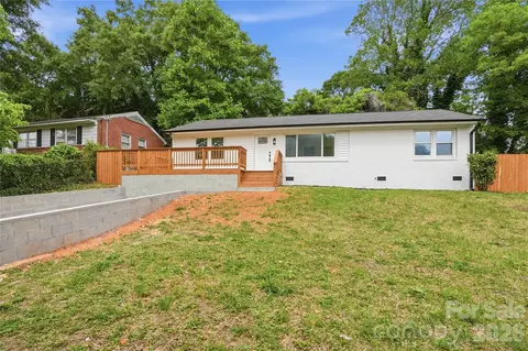 921 Green Circle Dr, Gastonia, NC 28054