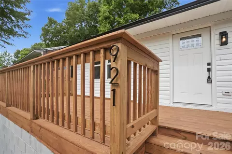 921 Green Circle Dr, Gastonia, NC 28054