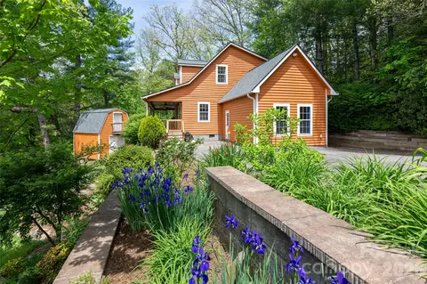 22 Otter Ln, Candler, NC 28715