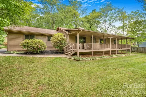 135 Scarlet Dr, Fletcher, NC 28732