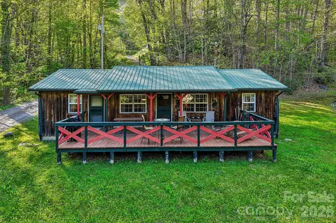 28 Mull Cove Rd, Maggie Valley, NC 28751