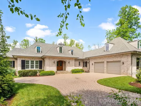 29 Stansbury Dr, Asheville, NC 28803