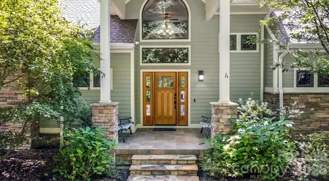 301 Gateway Dr, Hendersonville, NC 28739