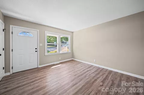 Living - 502 E Geroid St, Salisbury, NC 28144 photo 2 of 3