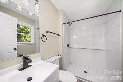 Bath - 502 E Geroid St, Salisbury, NC 28144 photo 1 of 2