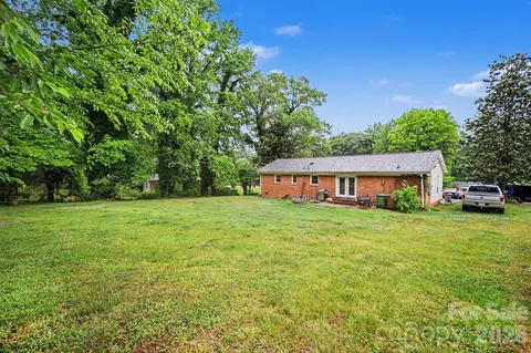 Exterior - 847 E Chestnut St, Stanley, NC 28164 photo 1 of 3