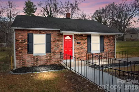 621 E Sharpe E St E, Statesville, NC 28677