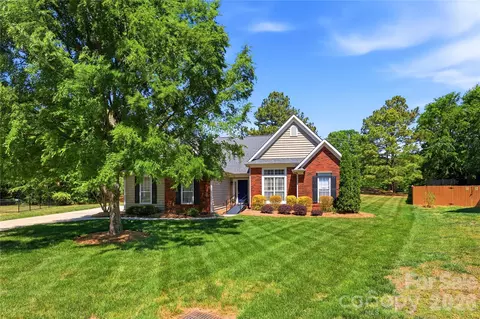 7704 Hickory Stick Pl, Charlotte, NC 28277