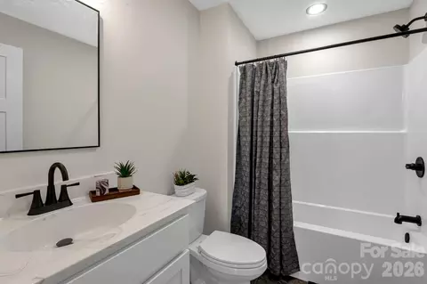 Bath - 33 Pilgrims Path Ln, Alexander, NC 28701 photo 3 of 3
