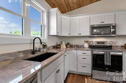 Kitchen - 33 Pilgrims Path Ln, Alexander, NC 28701 photo 2 of 3