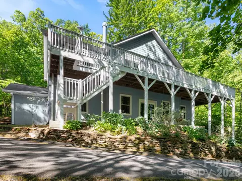 220 Jones Ct, Lake Lure, NC 28746