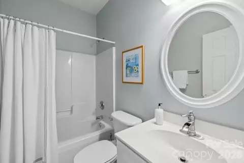 Bath - 4292 Silver Eagle Ct, Denver, NC 28037 photo 4 of 4