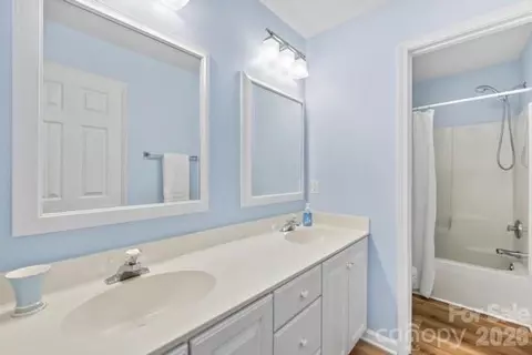 Bath - 4292 Silver Eagle Ct, Denver, NC 28037 photo 3 of 4