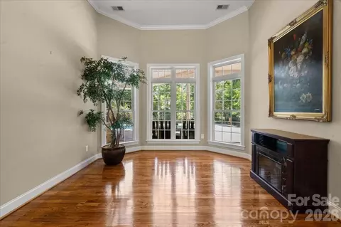 Living - 411 Chapman St, Chesterfield, SC 29709 photo 2 of 4