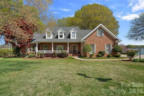 223 Wilson Lake Rd, Mooresville, NC 28117
