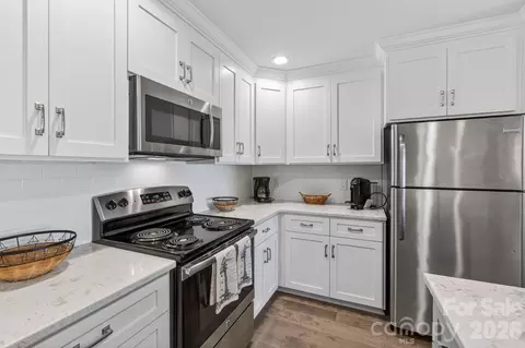 Kitchen - 605 Portside Dr, Davidson, NC 28036 photo 4 of 6