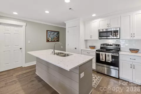 Kitchen - 605 Portside Dr, Davidson, NC 28036 photo 5 of 6