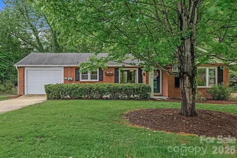 1106 Cherokee Dr, Hendersonville, NC 28739
