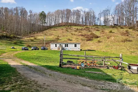 212 Ball Hollow Ln, Burnsville, NC 28714